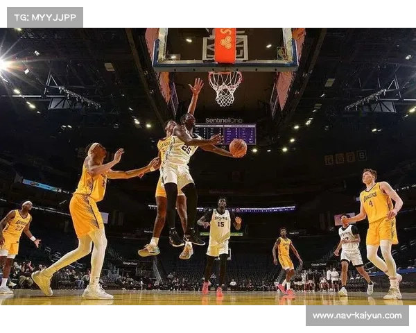 WNBA全明星赛精彩回顾 球员尽情享受比赛回馈热情球迷 WNBA全明星赛精彩回顾 球员尽情享受比赛回馈热情球迷